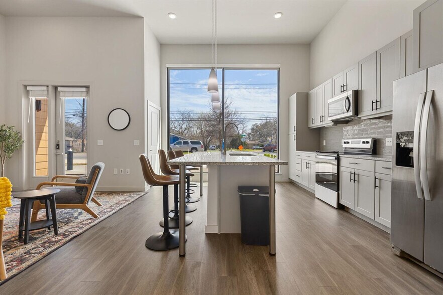 Building Photo - 5820 1/2 Cameron Road-SI FL1-ID1295731P