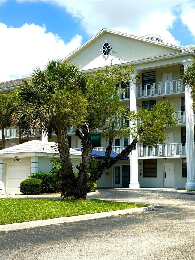 Building Photo - 1705 Whitehall Dr