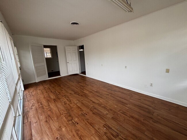 Building Photo - Shady Grove