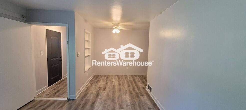 Building Photo - 2842 Marco Dr NW