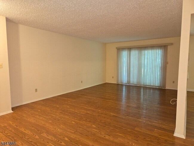 Building Photo - 71 Drake Ln