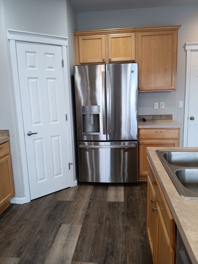 Building Photo - Recently Remodeled House is Now Avialable!