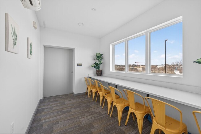 Building Photo - 400 Herron Dr