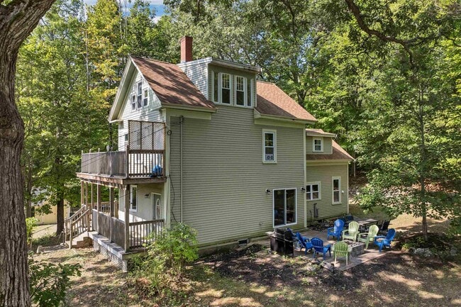 Building Photo - 172 Center St