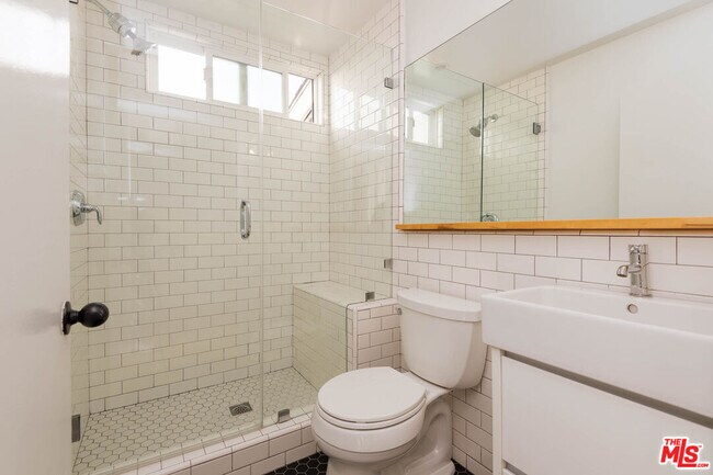 Building Photo - 1016 Sanborn Ave