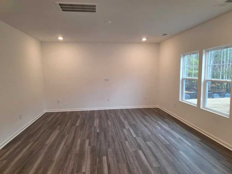 Building Photo - 528 Venetian Dr