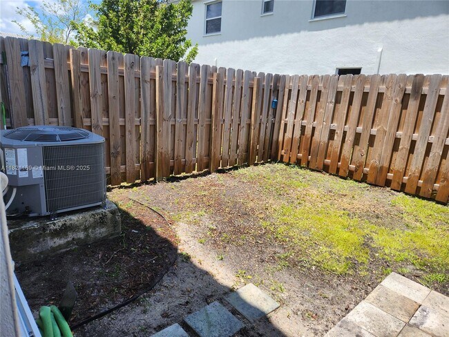 Building Photo - 1776 SE 27th Rd