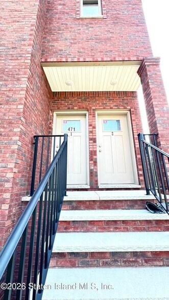 Building Photo - 471 Stewart Ave
