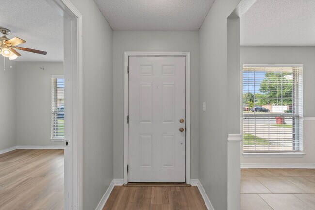 Building Photo - 203 Citadel Ln