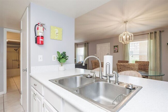 Building Photo - 14921 Windward Dr