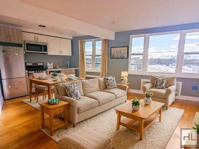 Building Photo - 1666 Broadway