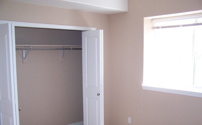Building Photo - 2361 Craycroft Dr