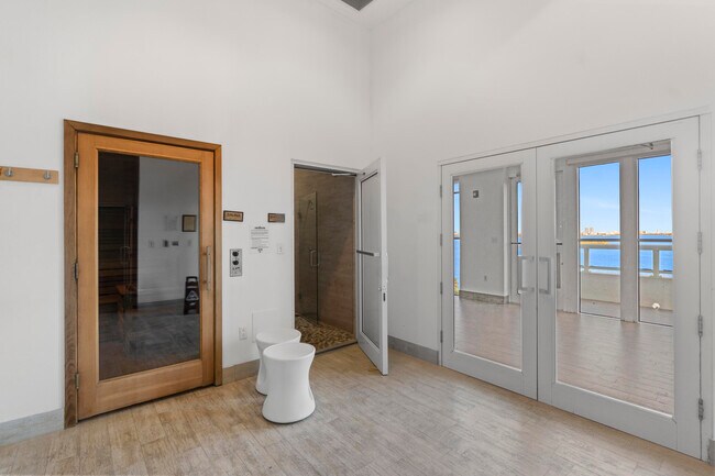 Building Photo - 1800 N Bayshore Dr