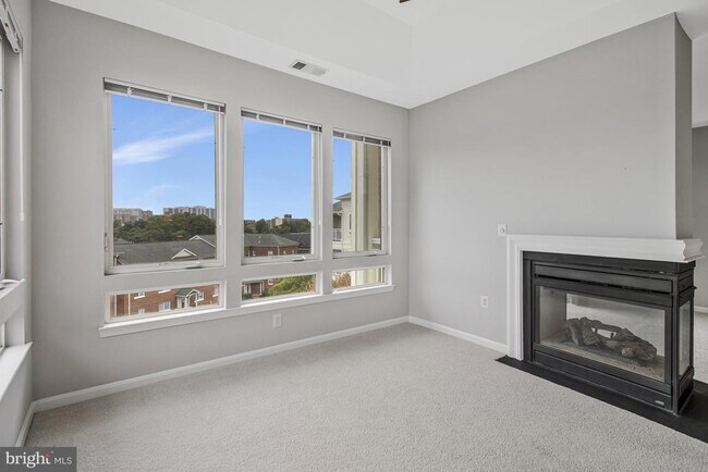 Building Photo - 801 S Greenbrier St