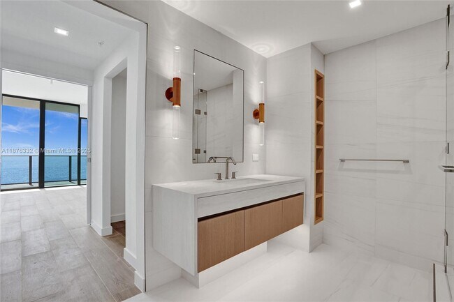 Building Photo - 900 N Ocean Blvd