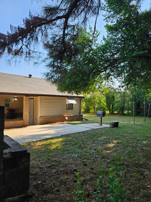 Building Photo - 978 Van Zandt St