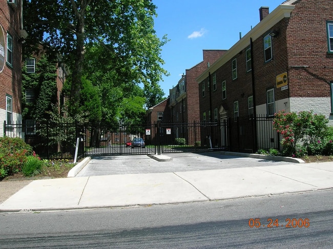 Building Photo - 734 North Terrace