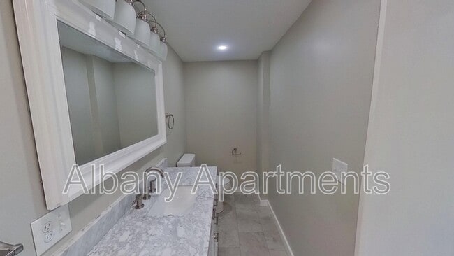 Building Photo - 4 Ten Eyck Ave