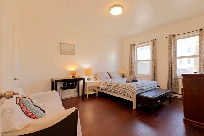 Building Photo - 157 Perkins St