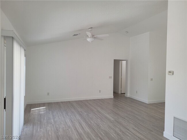 Building Photo - 9605 Sundial Dr