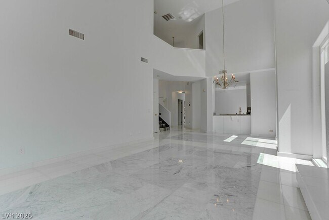 Building Photo - 8953 Diamond Falls Dr