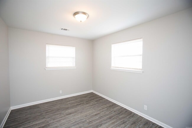 Building Photo - 2113 Muldrow Dr