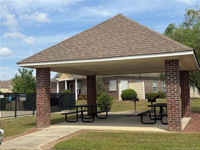 Building Photo - 1319 Braybrooke Pl