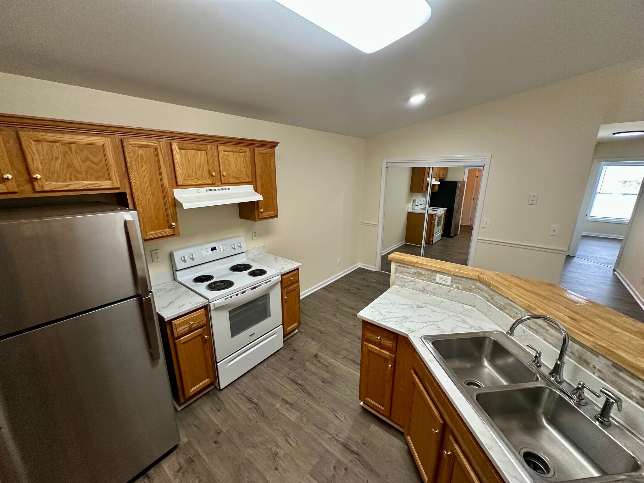 Building Photo - 1620 Ridgecrest Dr