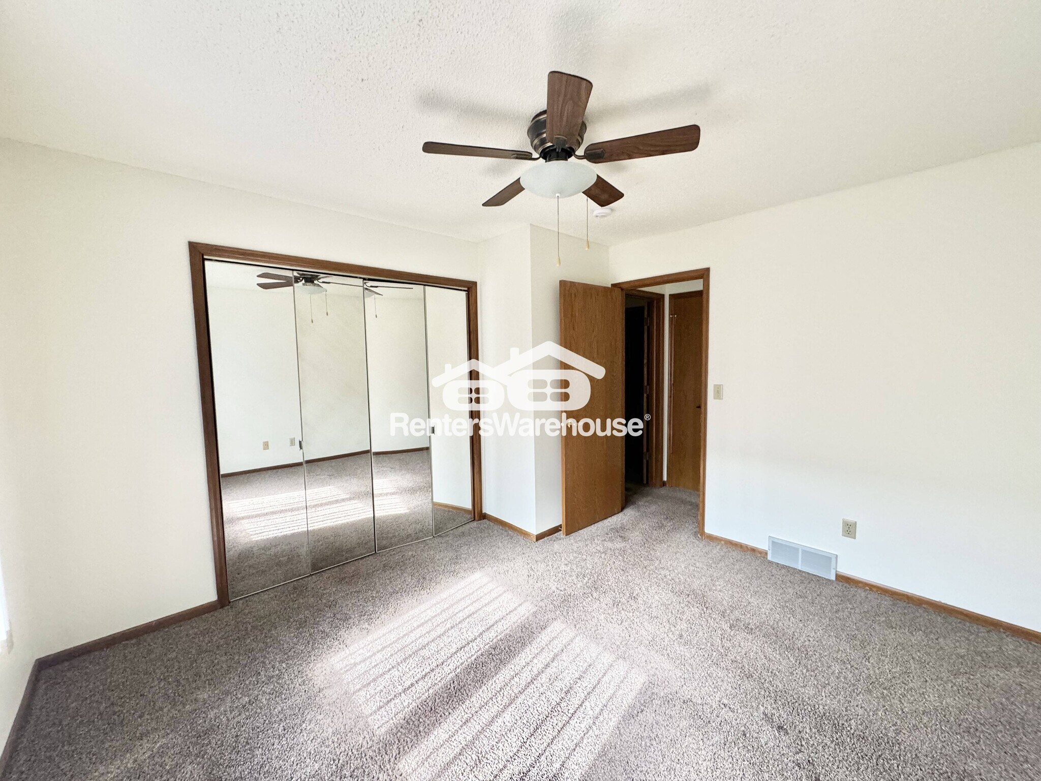 Building Photo - 1115 W 1st St