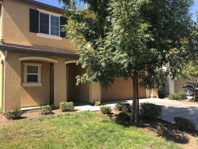 Building Photo - Now Available – 4 Bedroom Home with Loft i...