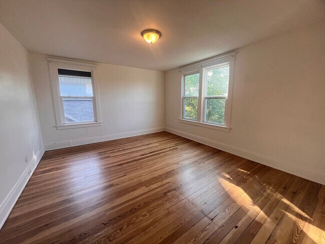 Building Photo - 845 Capen St NE