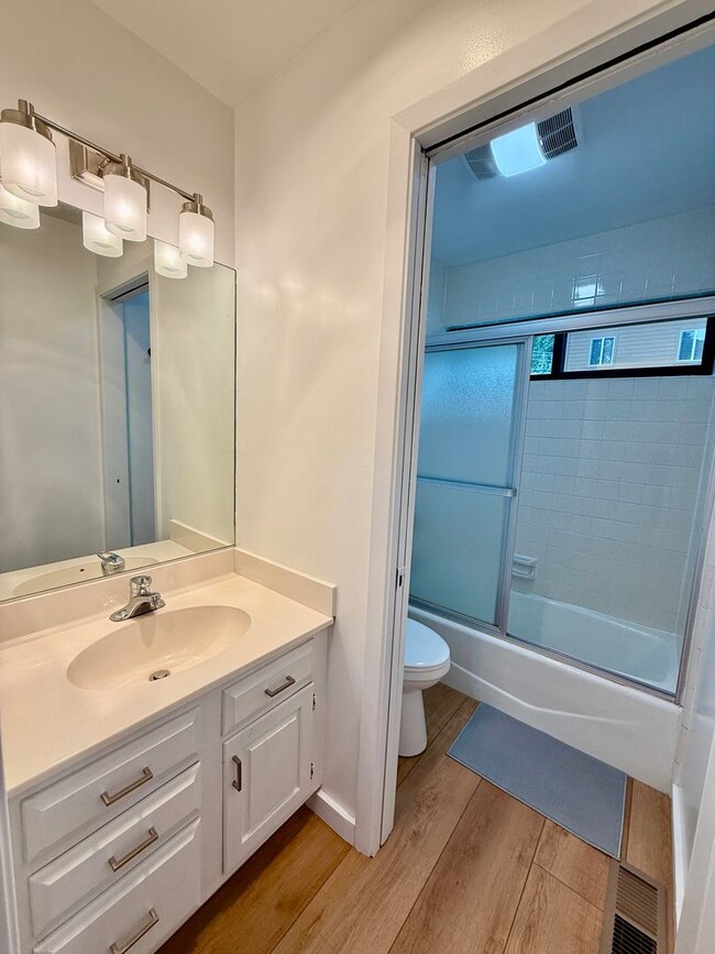 Building Photo - 41 Ridgecrest Dr