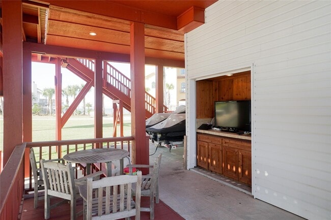 Building Photo - 16619 Bayfront Dr