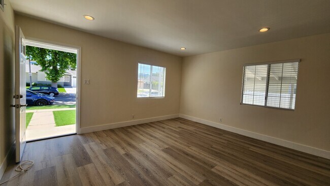 Building Photo - 18009 Bullock St