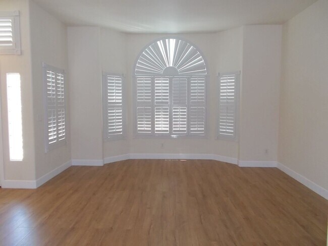 Building Photo - Charming Home in Gated Melrose Park Estates with Dual Fireplaces & Covered Patio