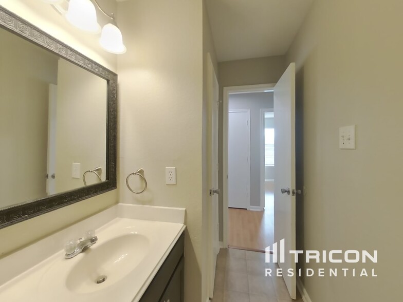 Building Photo - 15543 Liberty Cypress Ct