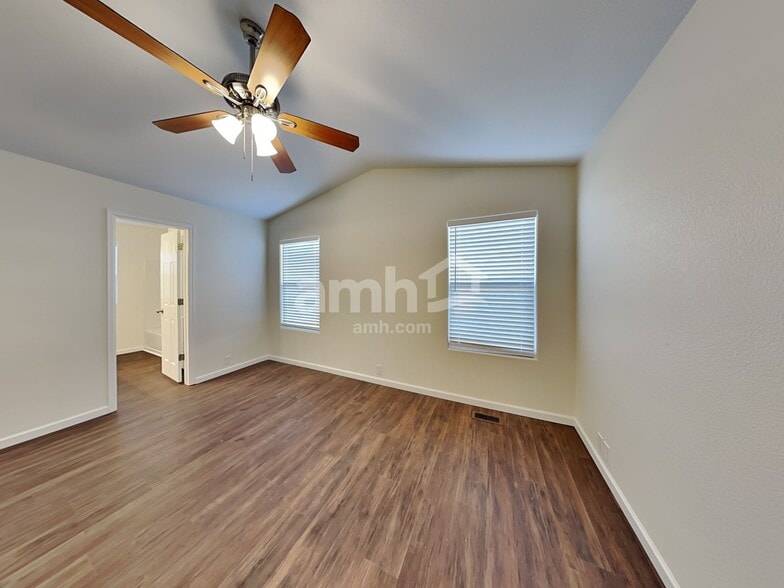 Building Photo - 8444 Sunbow Ct