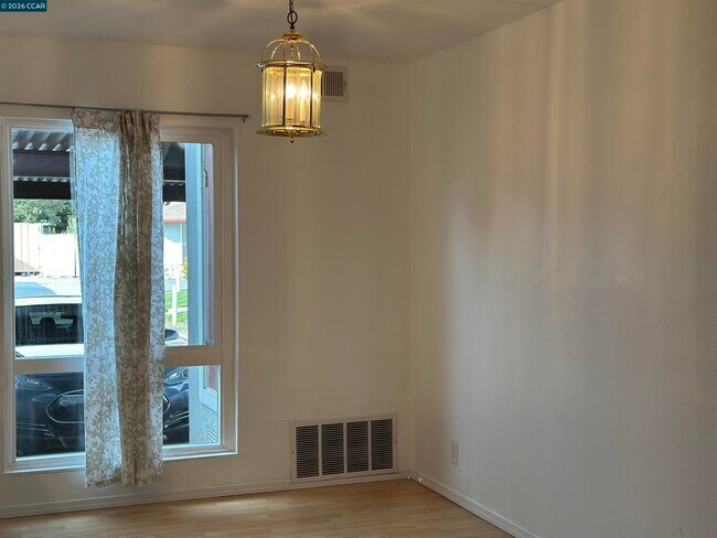 Building Photo - 89 Villa Cir