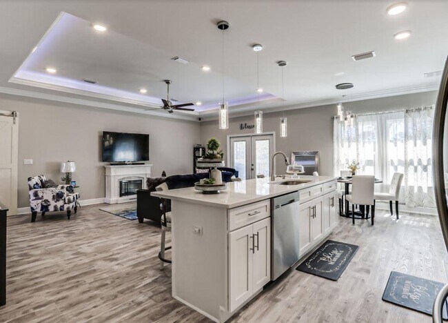 Building Photo - All Brick 4 Bedroom in Mary Esther!