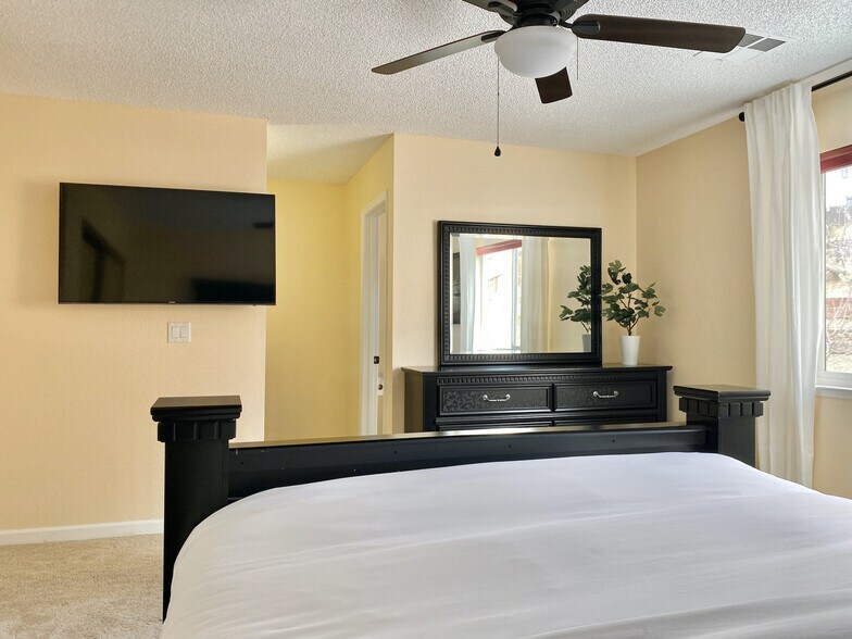 Building Photo - 1825 Sierra Highlands Dr