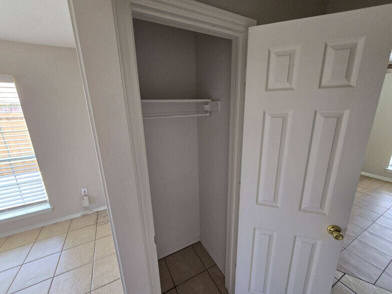 Coat closet - 1185 Greywood Dr