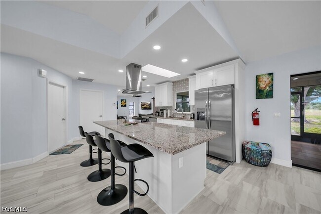 Building Photo - 299 Rotonda Cir
