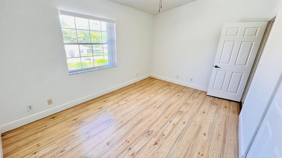Building Photo - 1436 Hawthorne Pl
