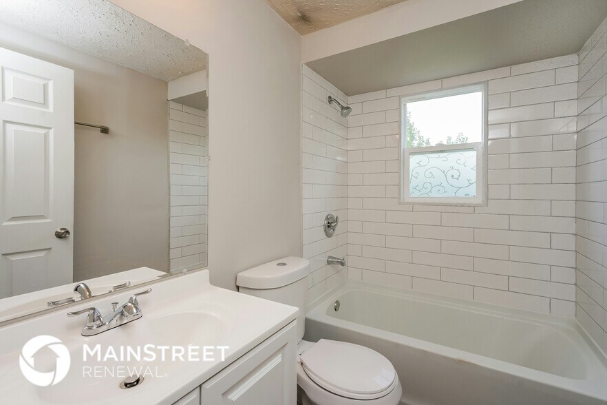 Building Photo - 6605 Six Mile Ln