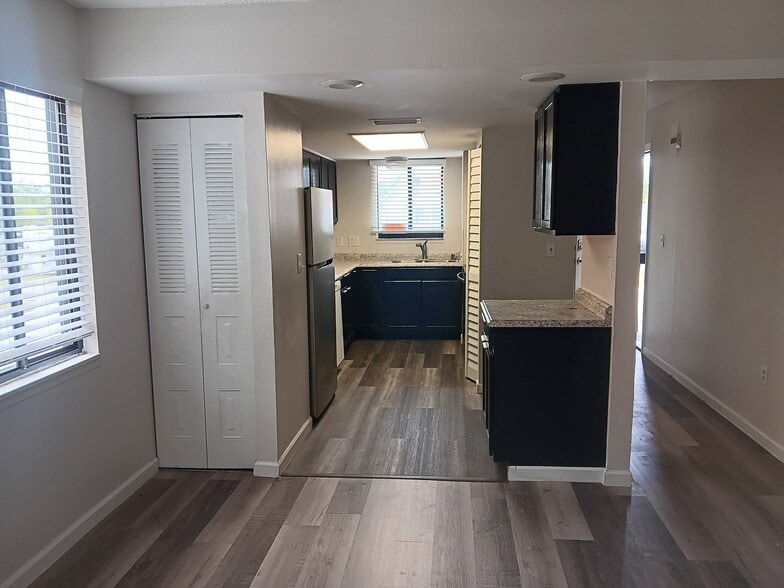 Building Photo - 2541 Myrtle Ave