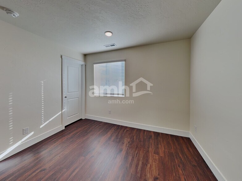 Building Photo - 9398 W Barcelona St