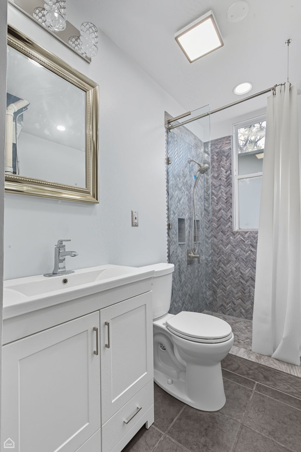 BR2 - 1253 S Avers Ave