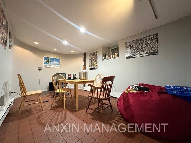 Building Photo - 71 Gardner St