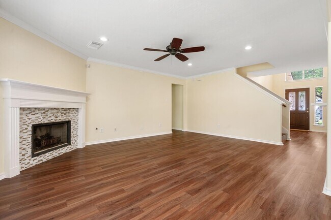 Building Photo - 27 N Queenscliff Cir