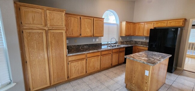 Building Photo - Well Maintained Single Story Pool Home in ...